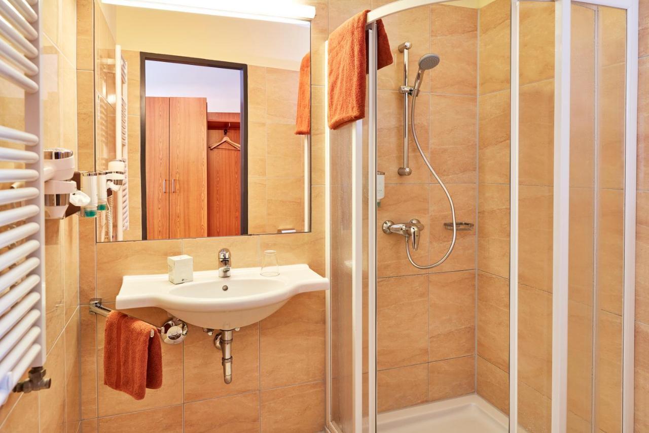 Thermalhotel Fontana บัดราดเคอร์สบวร์ก ภายนอก รูปภาพ